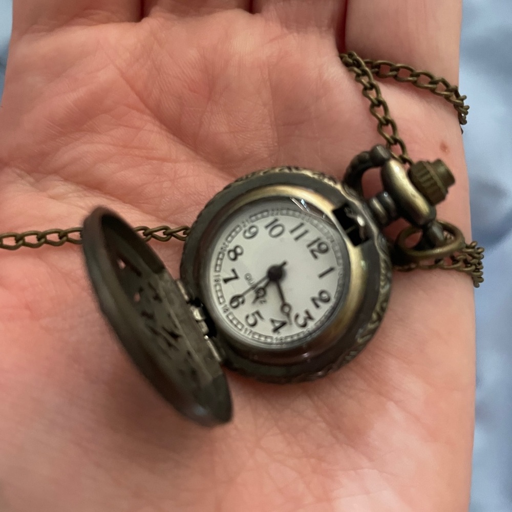 Clock necklace *does not tick*